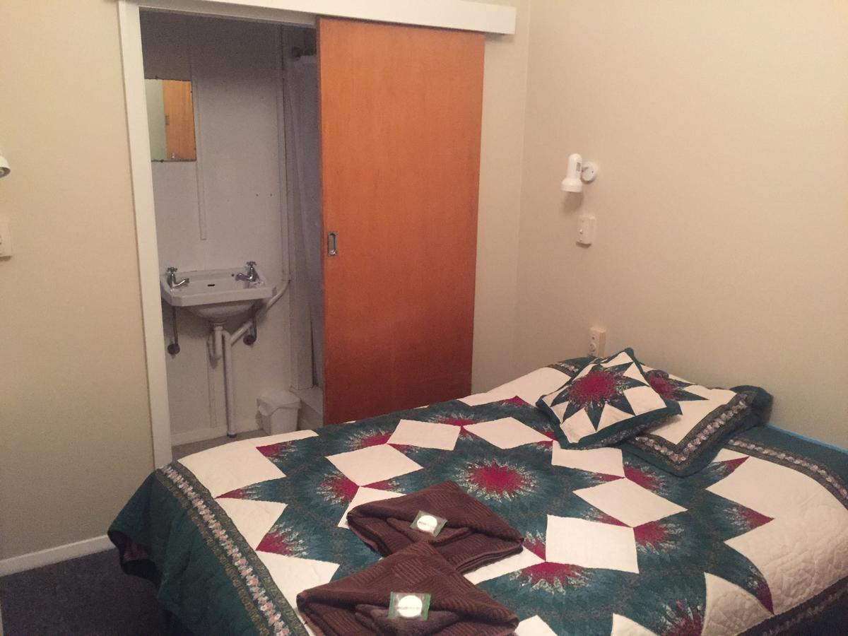 White Hart Hotel Hawera Bagian luar foto
